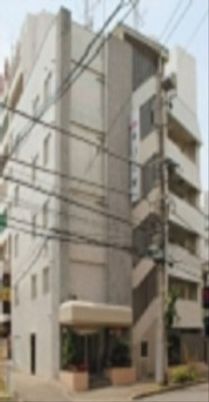 ビルの正面外観