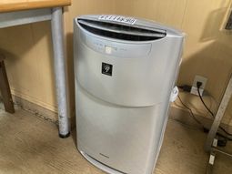 空気清浄機の置かれた部屋