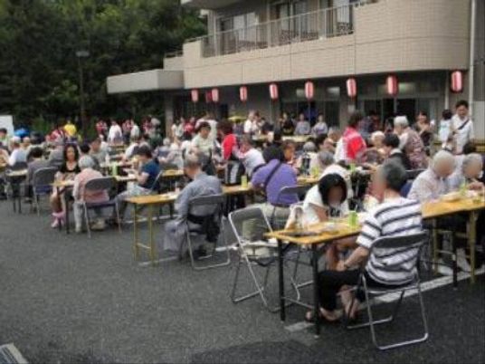 中庭での屋外イベント