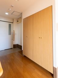 温かみのある木の廊下