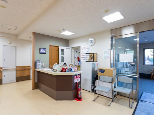 落ち着いた雰囲気の受付