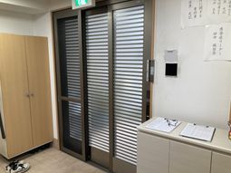 静かな廊下の一部