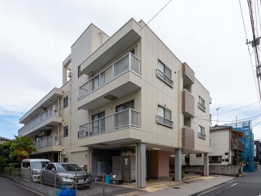 現代的な外装の建物