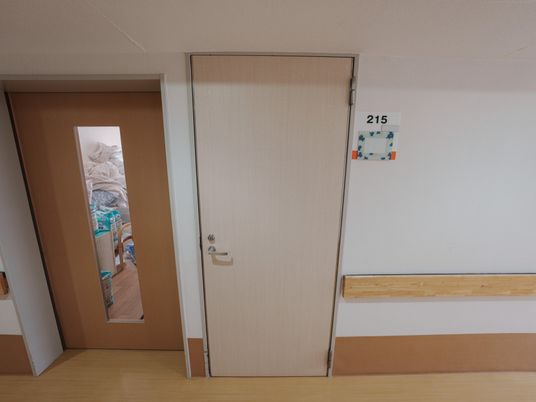 廊下と居室の扉