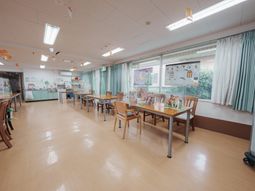 自然光が差し込むリビング