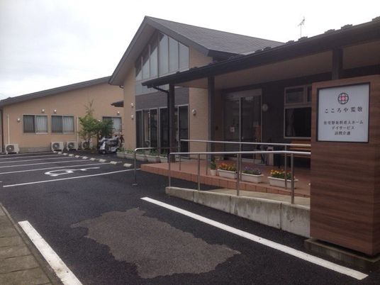 広々とした施設外観