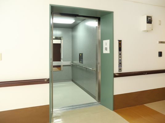 広々としたエレベーターホール