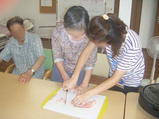 ケアの実践食事準備中