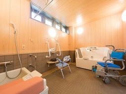 バリアフリー設計の浴室