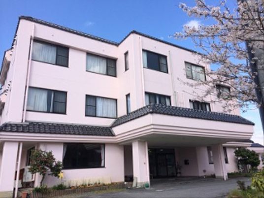 ピンクの建物の外観