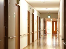 明るい廊下の様子