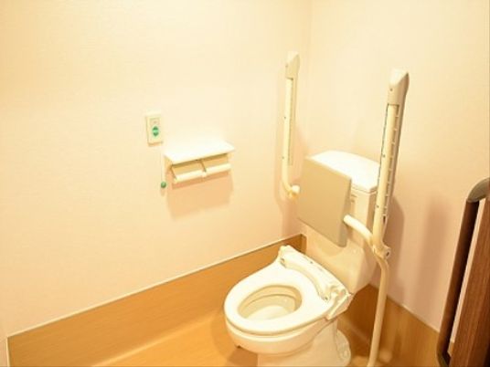 バリアフリー設計のトイレ