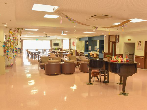 光輝く快適な集会室