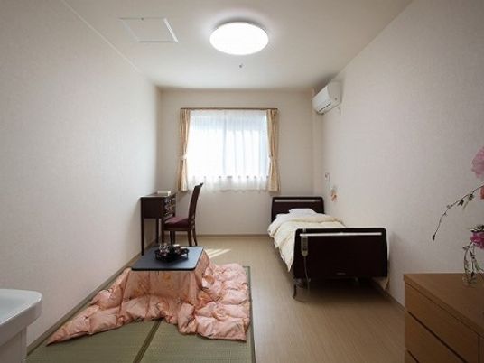 和洋折衷の落ち着いた居室