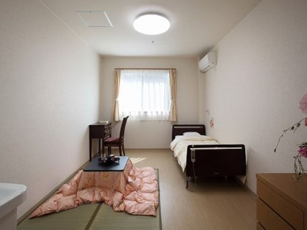 和洋折衷の清潔な居室
