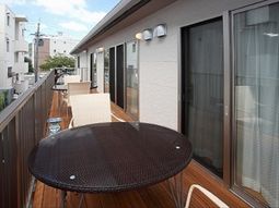 明るいテラスの様子
