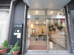 明るく清潔なエントランス