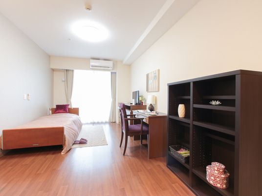 広々とした明るい居室