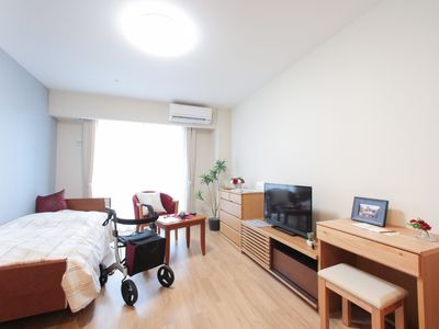 明るい居室の様子