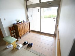 明るいエントランス
