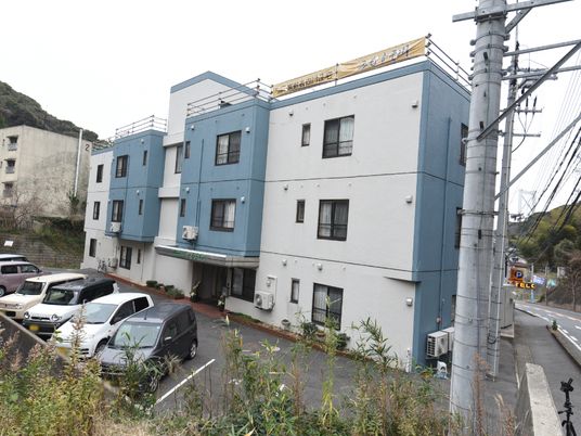 多階層の建物の外観