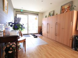 エントランスの明るい空間