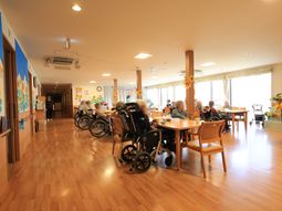 明るいダイニングスペース