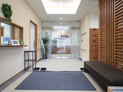 入口と受付の風景