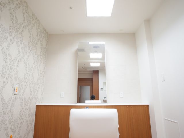 清潔感のある施設の浴室 理美容室 清々しい空間が魅力の施設の浴室です。利用者様の快適な入浴をサポートする設計になっています。