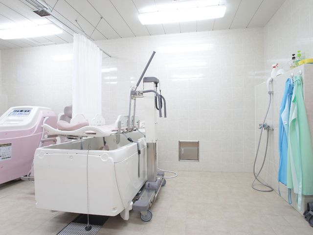 清潔な浴室設備 浴室 最新の設備が整った清潔で広々とした浴室です。入居者の快適な生活をサポートする環境があります。
