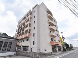 多階層の建物外観