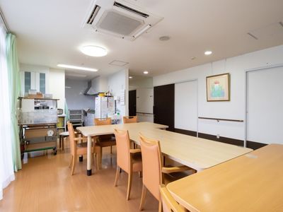 明るく清潔なダイニング