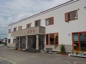 清潔感のある建物正面