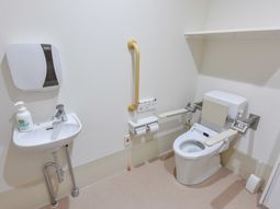 バリアフリーなトイレ空間