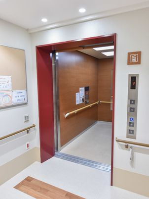 バリアフリーのエレベーター