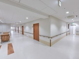 清潔感ある廊下の風景