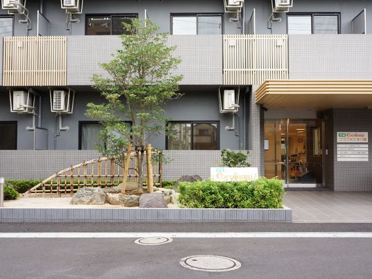 モダンな建物の外観