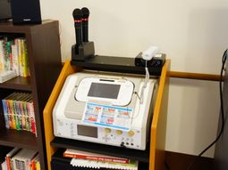 カラオケ設備のある棚