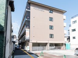 モダン建築の外観
