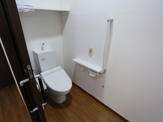 バリアフリーのトイレ設備