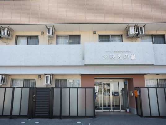 施設正面入口表示