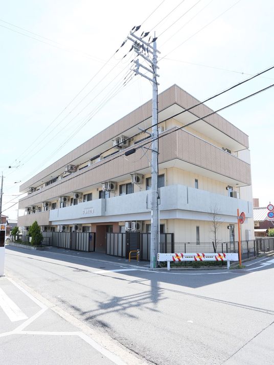 都市部のケアセンター外観