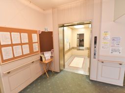 廊下とエレベーター