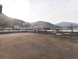 開放的なテラスの風景