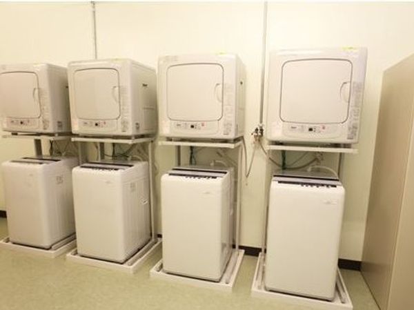 清潔な洗濯機列
