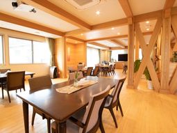 広々とした明るいダイニング