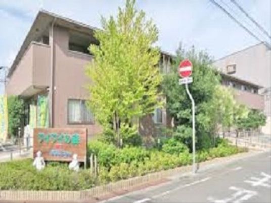 緑ある建物の外観