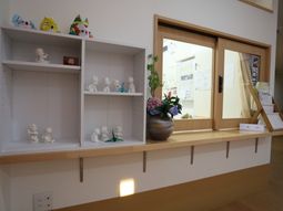 棚と事務室の入口