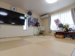 明るい和室の共有スペース