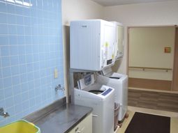 清潔なコインランドリー